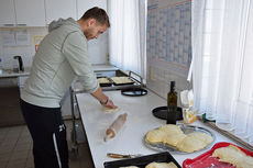 Gemeinde dankt den Sternsingern mit einem Pizzabacken 